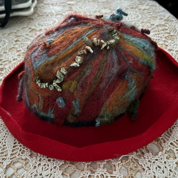 HANDMADE Vintage Ladies Red Felted Wool Hat - Picture 3 of 4